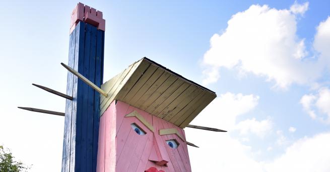 Свят Изгориха статуята на Тръмп в Словения Два дни по рано