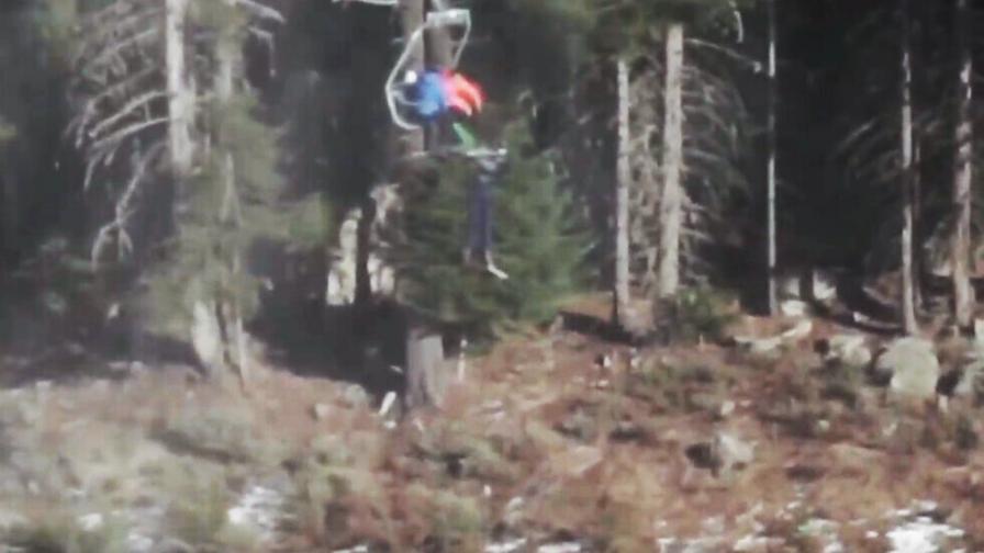  Скиор увисна от лифта в Банско 