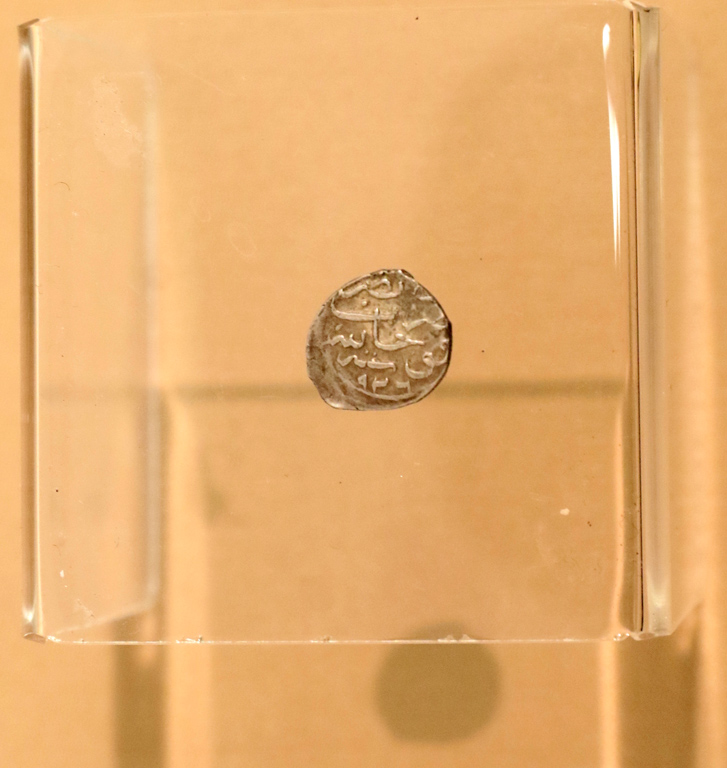 <p>Сребърна монета от султан Сюлейман I (1520-1566 г.)</p>