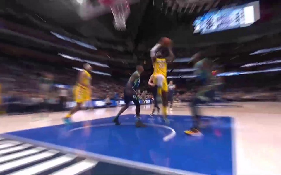 Леброн Джеймс записа 35 точки, 16 борби и 7 асистенции,