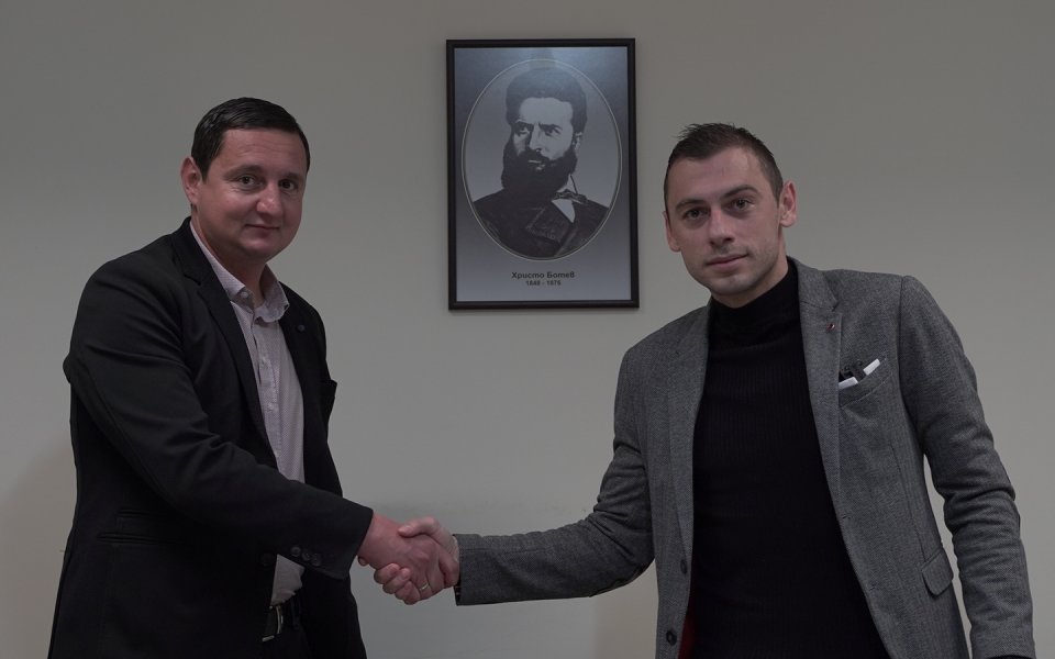 Капитанът на Ботев Пловдив Лъчезар Балтанов подписа нов договор с