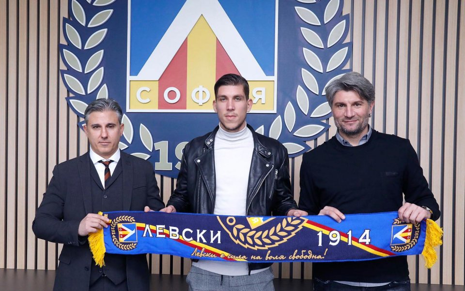 Трансферната сума, заплатена от Левски на Валвайк за правата на