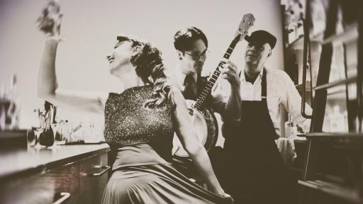  <p><strong>Момичетата</strong>, които съблазняват и&nbsp;<strong>убиват нацисти&nbsp;</strong></p> 