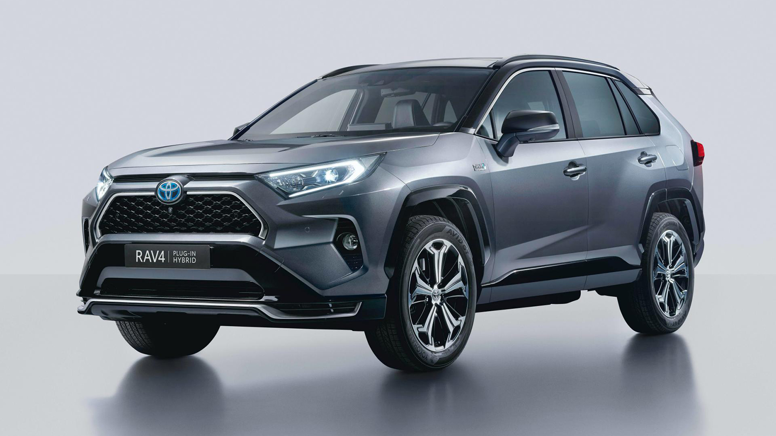 Toyota RAV4 PHEV минава до 65 км само на ток