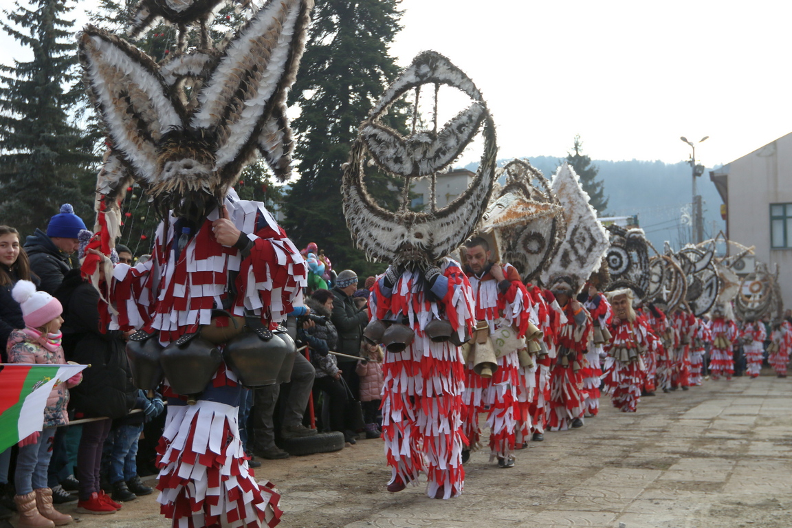 <p>Кукери минаха по улиците на Брезник на фестивала &bdquo;Сурова&rdquo;.</p>