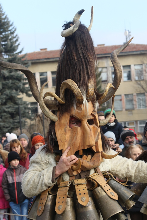 <p>Кукери минаха по улиците на Брезник на фестивала &bdquo;Сурова&rdquo;.</p>