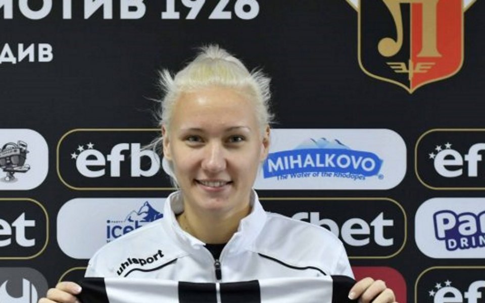 Днес договор с женския отбор на Локомотив Пловдив подписа латвийската
