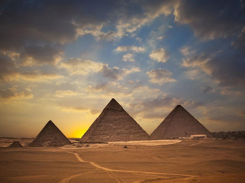 Най-малката от трите пирамиди в Гиза - пирамидата на Микерин,