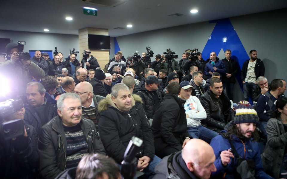 НКП на Левски, чрез своя официален сайт, обяви имената на