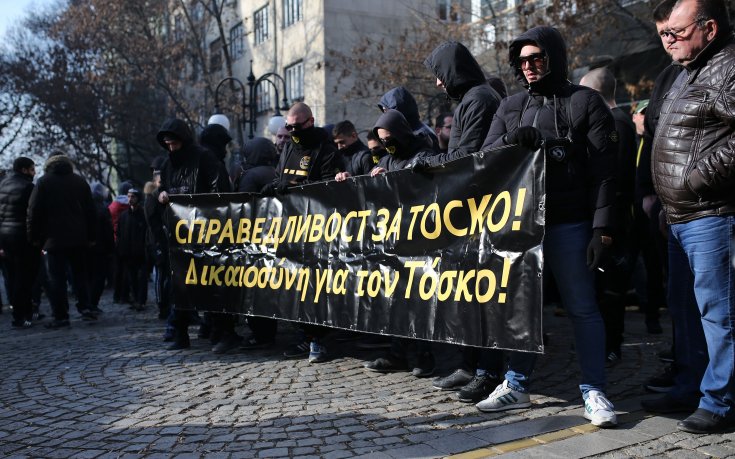 Фенове на Ботев Пд протестираха пред гръцките посолства в София и Лондон