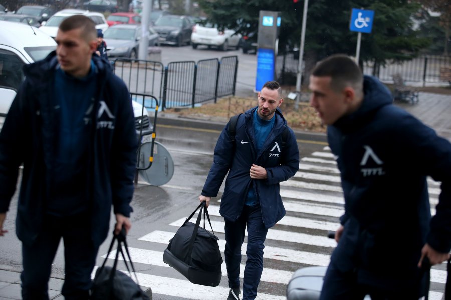Футболистите на Левски отпътуваха за лагер в Анталия1