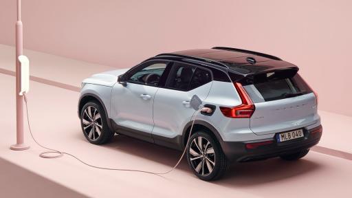  Volvo XC40 Recharge P8 AWD е с пробег над 400 км (WLTP) и мощ от 408 к.с. 