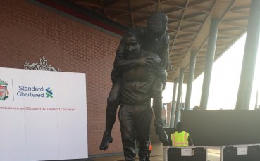 Бронзова статуя на най успешния мениджър в историята на Ливърпул