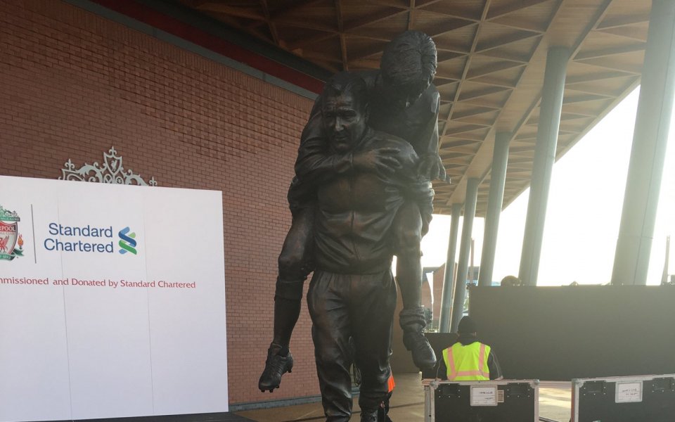 Бронзова статуя на най-успешния мениджър в историята на Ливърпул &ndash;