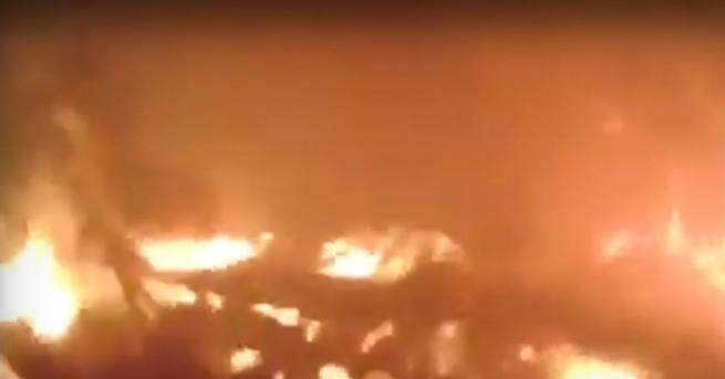 Свят Пожарникари бягат секунди преди да започне адът Събитията се