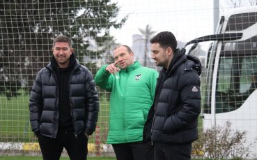 Австралийската футболна легенда Хари Кюъл посети лагера на Пирин в