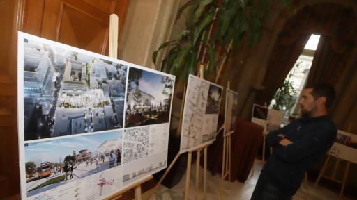  Кой е световноизвестният проектант, спечелил плана за пл. 