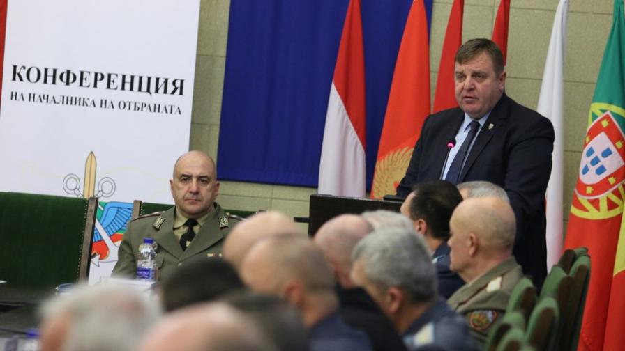  Каракачанов: Политиката да не се бърка в проблемите на армията 