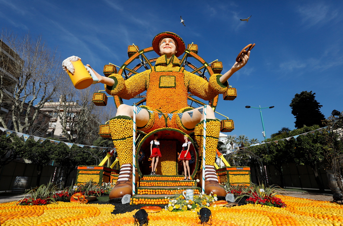 <p>Скулптури, направени от лимони и портокали, са представени по време на 87-ия фестивал на лимоните в Мaнтон, Франция.</p>