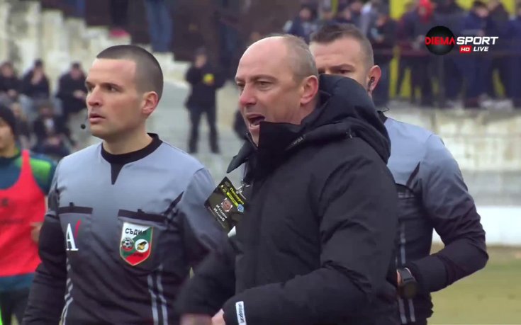 Бурно недоволство на Илиян Илиев му изкара жълт картон