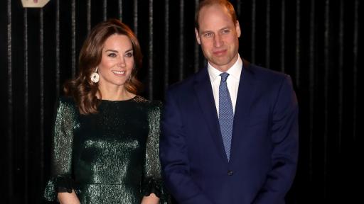  <p>Зеленото ѝ отива: <strong>Кейт</strong> впечатли с тоалет и&nbsp;<strong>пие бира</strong></p> 