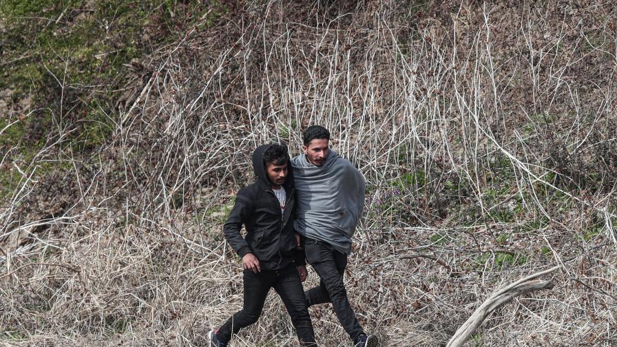 Оставиха в ареста непълнолетни мигранти, опитали да преминат границата край ГКПП "Гюешево"