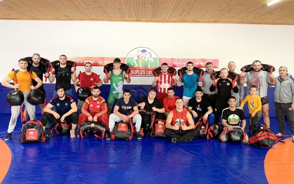 Българските борци навлязоха в трескава подготовка за олимпийските квалификации, като