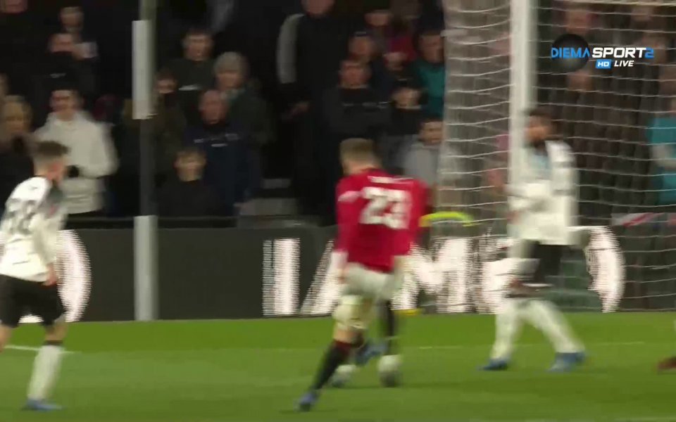 Манчестър Юнайтед откри резултата срещу Дарби Каунти в 1/8-финален мач