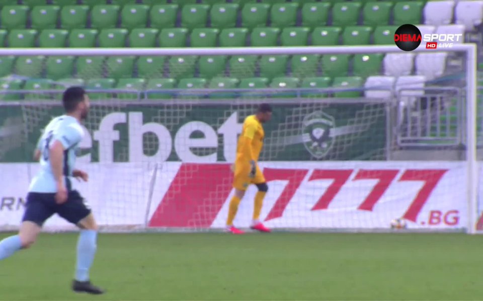 Още в 5-ата минута на срещата гостите поведоха в резултата.