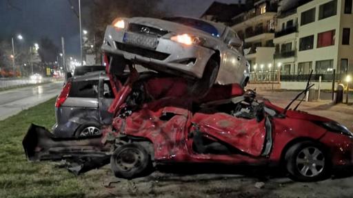  Зрелищна злополука във Варна: кола 