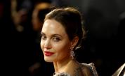  Две от дъщерите на Анджелина Джоли са претърпели интервенции 