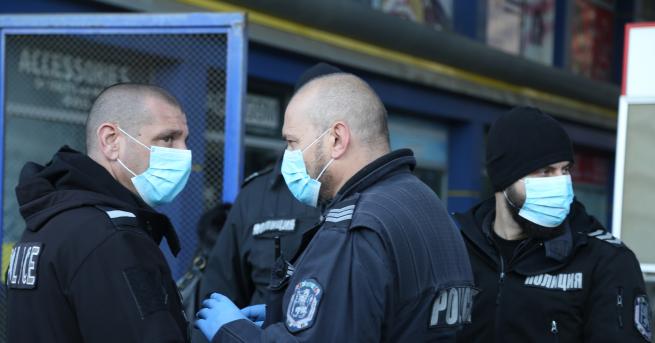 България Полиция блокира Илиянци търсят болни от коронавирус Проучва се