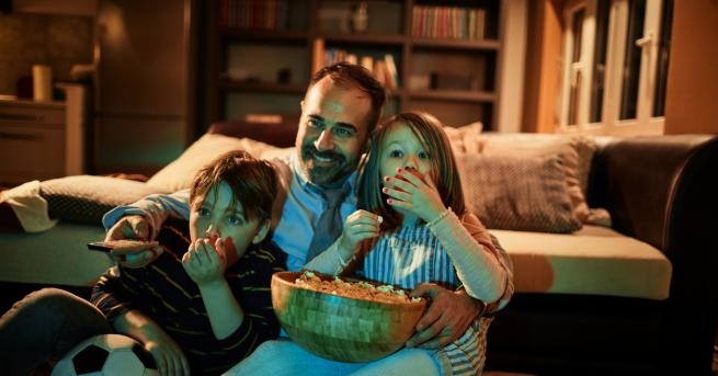 Любопитно Извънредно положение Кои филми да гледаме вкъщи Продукциите които