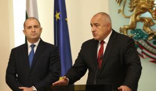 По 1000 лв. на месец за всички медицински лица, борещи се с коронавируса