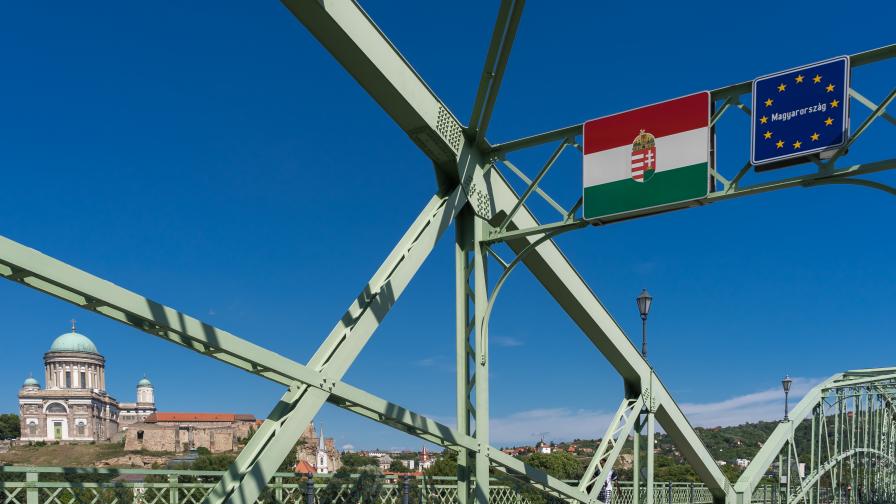 Унгария отвори границата си, блокираните там българи се прибират