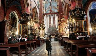 <p>Телефон за духовна подкрепа по време на коронавируса откриха в Полша</p> <p>Телефон за духовна подкрепа по време на коронавируса откриха в Полша</p>