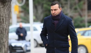 Слави Ангелов с версия за мистерията "Петрохан"