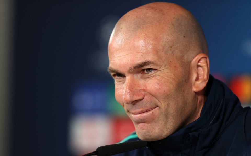 Зинедин Зидан ще остане начело на Реал Мадрид и следващия