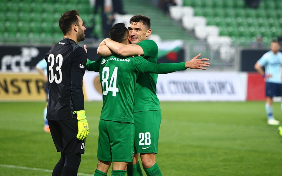 Румънският нападател на Лудогорец Клаудиу Кешеру говори пред медиите в