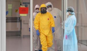 <p>Путин облече защитни дрехи в жълто (видео)</p>