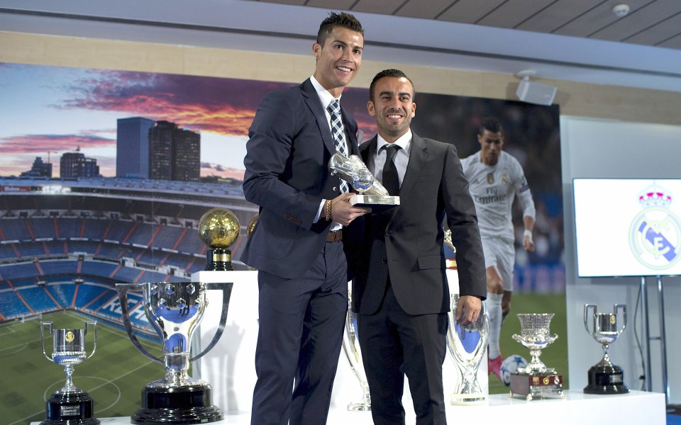 Футболната мегазвезда Кристиано Роналдо и агентът му Жорже Мендеш помогнаха