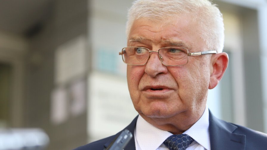  Кирил Ананиев: Скоро ще влезем в театрите и оперите 