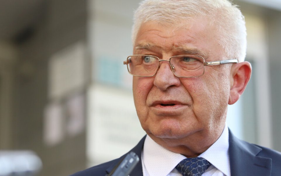 Здравният министър Кирил Ананиев издаде заповед, с която удължава срока