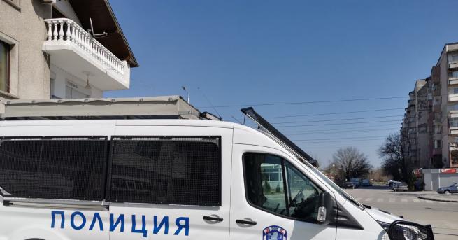 България Задържаха мъж с множество имоти и коли но без