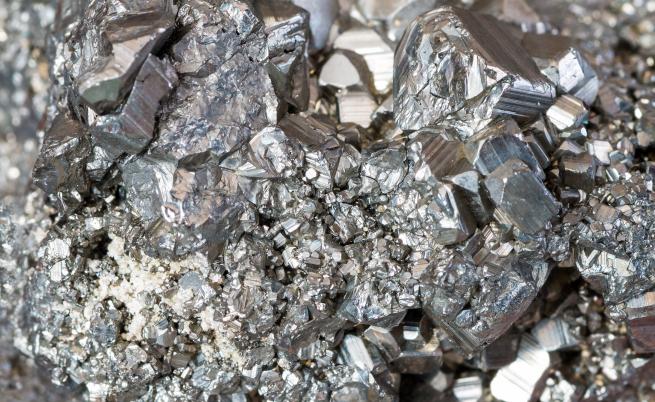 Учени откриха как среброто унищожава бактериите