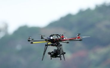 Социалната дистанция може и да е спряла играчите и клубните