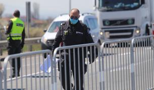 <p>От полунощ премахват КПП-тата във всички областни градове</p>