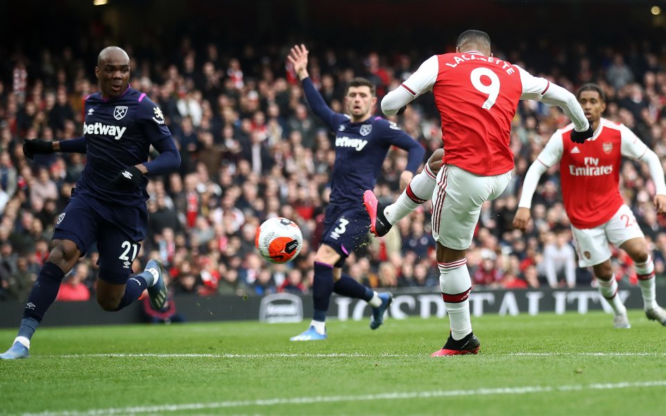 Отборът на Арсенал е готов да даде Александър Лаказет на