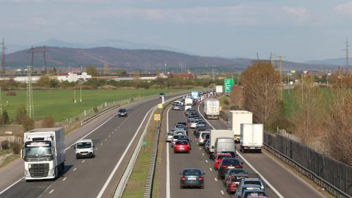  Засилени ограничения по празниците, над 200 КПП-та 