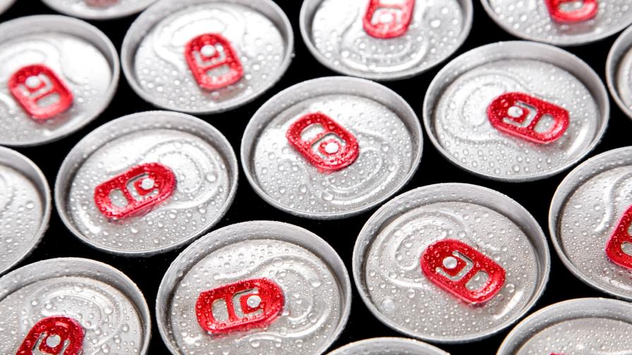 Депутати предлагат да се забрани продажбата на енергийни напитки на непълнолетни